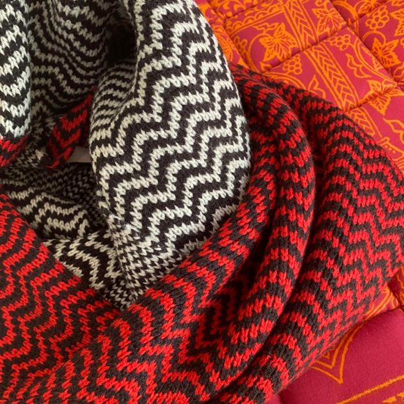 Xfinity Scarf - Picture 3 of 5